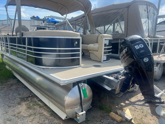 Legend BayShore Lounger 2018 Used Boat for Sale in Mactier, Ontario