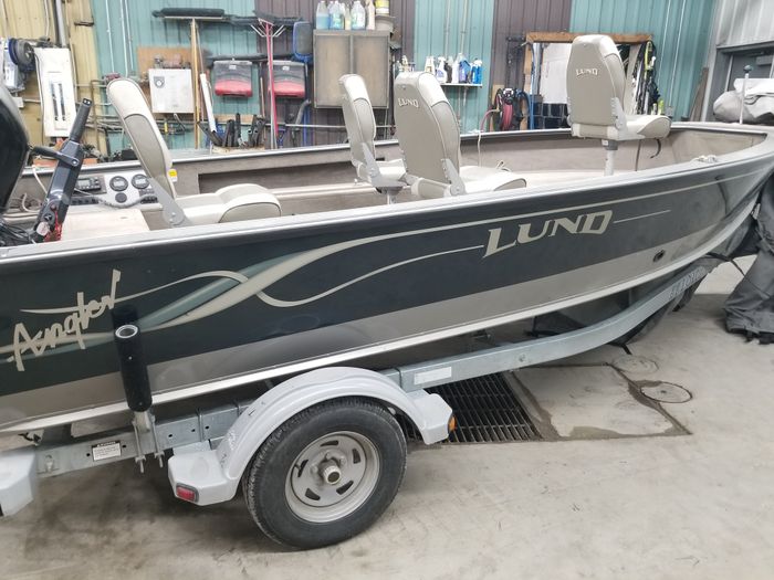 2000 Lund 1700 Angler Photo 2 of 6