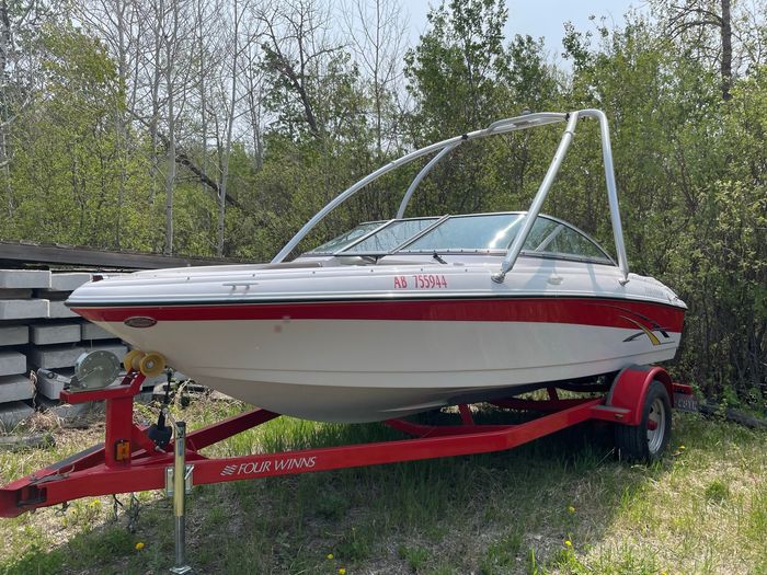 Four Winns Horizon 180 2007 Occasion Bateau à vendre au Calgary