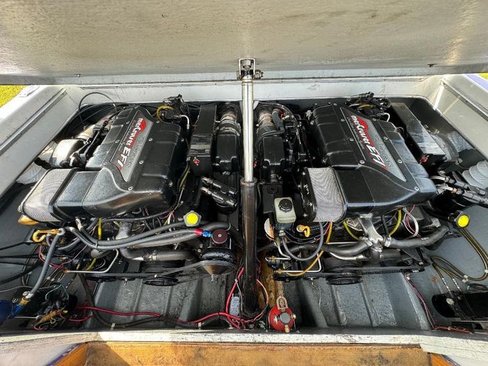 1995 Challenger Offshore Super v-28 Photo 9 of 11
