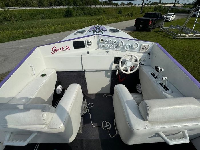 1995 Challenger Offshore Super v-28 Photo 4 of 11