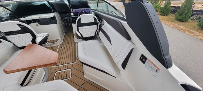 2025 Sea Ray 260 SLX Photo 17 sur 33