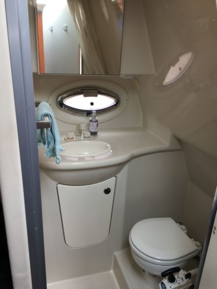 2010 Bayliner 335 SB Photo 12 sur 20
