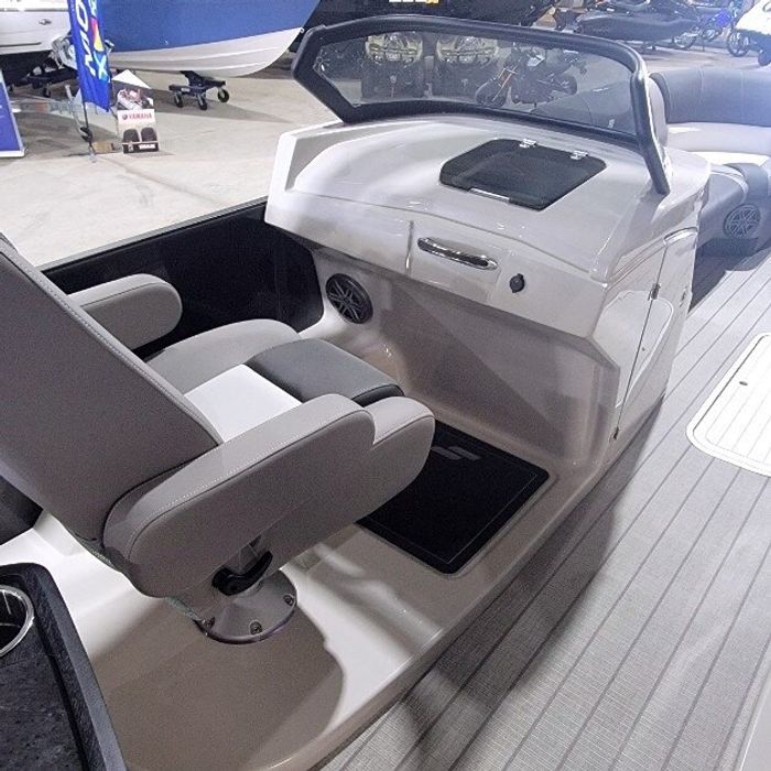 2024 Starcraft MX 25 Q DC W/300 HP YAMAHA Photo 6 of 12