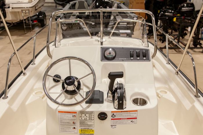 2024 Boston Whaler 150 Montauk Photo 3 of 14