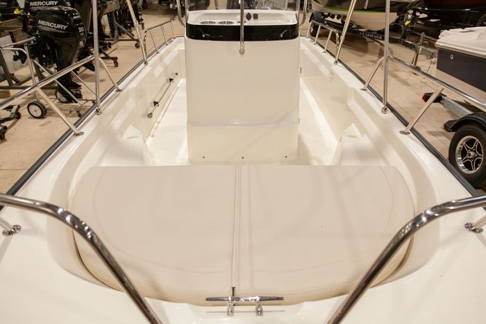 2024 Boston Whaler 150 Montauk Photo 9 of 14
