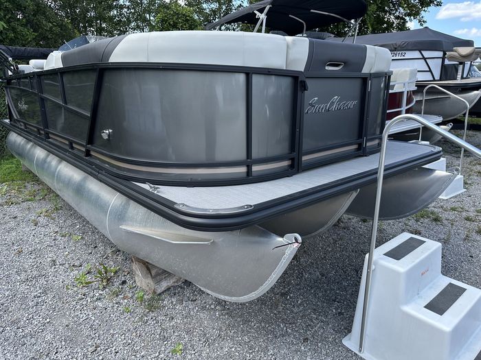 2023 Sunchaser Geneva 22 LRDH Poly-Tritoon Photo 3 of 21