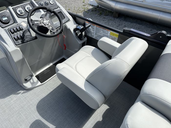 2023 Sunchaser Geneva 22 LRDH Poly-Tritoon Photo 13 of 21