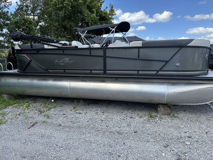 2023 Sunchaser Geneva 22 LRDH Poly-Tritoon Photo 2 of 21