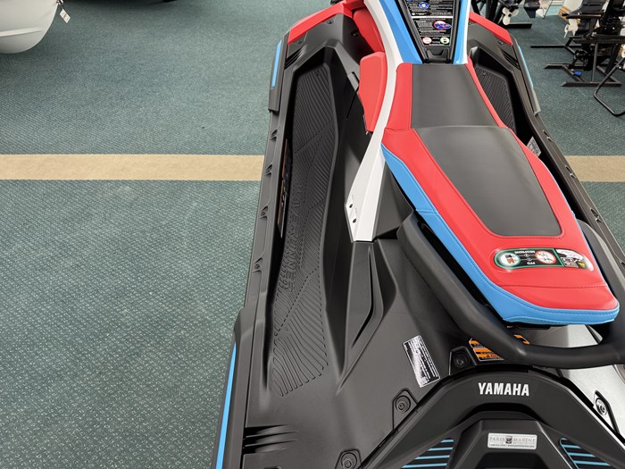 2025 Yamaha WaveRunner® JetBlaster® DLX 3-Up Photo 17 of 21