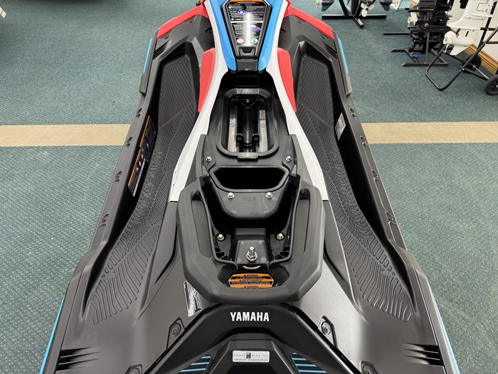 2025 Yamaha WaveRunner® JetBlaster® DLX 3-Up Photo 18 of 21