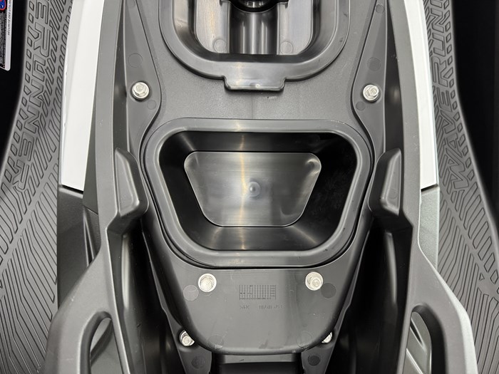 2025 Yamaha WaveRunner® JetBlaster® DLX 3-Up Photo 19 of 21
