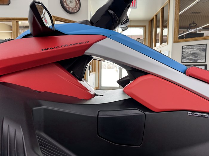2025 Yamaha WaveRunner® JetBlaster® DLX 3-Up Photo 15 of 21
