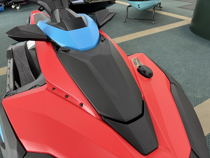 2025 Yamaha WaveRunner® JetBlaster® DLX 3-Up Photo 12 of 21