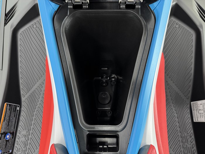 2025 Yamaha WaveRunner® JetBlaster® DLX 3-Up Photo 8 of 21