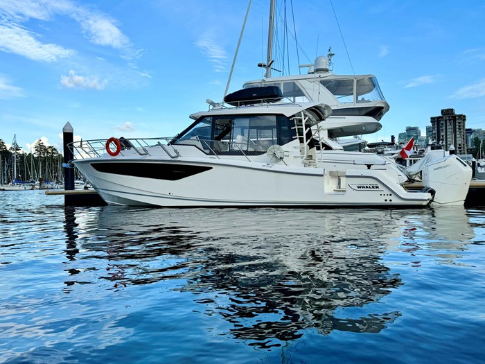 2022 Boston Whaler 405 Conquest Photo 2 sur 42