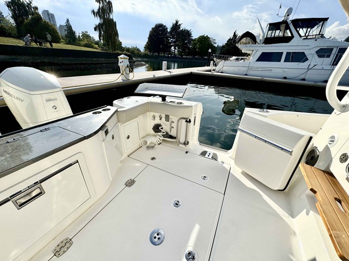 2022 Boston Whaler 405 Conquest Photo 8 sur 42