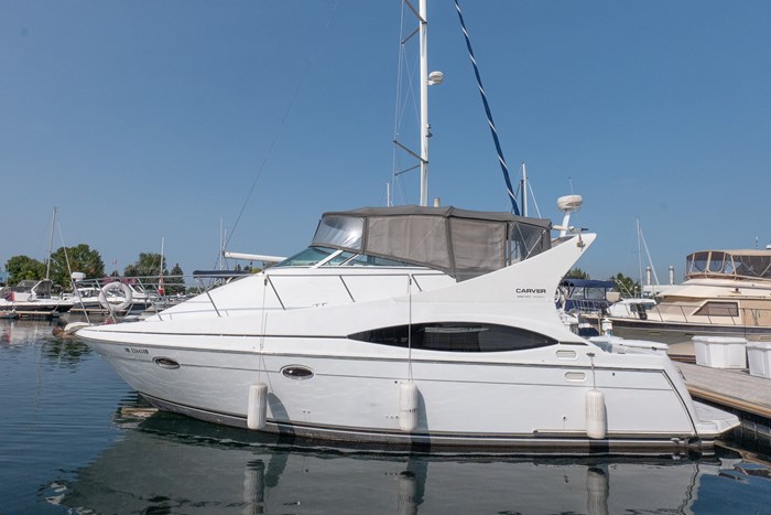 1999 Carver 350 Mariner Photo 2 sur 19