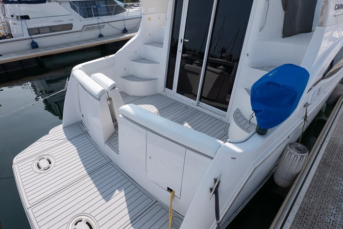 1999 Carver 350 Mariner Photo 3 sur 19