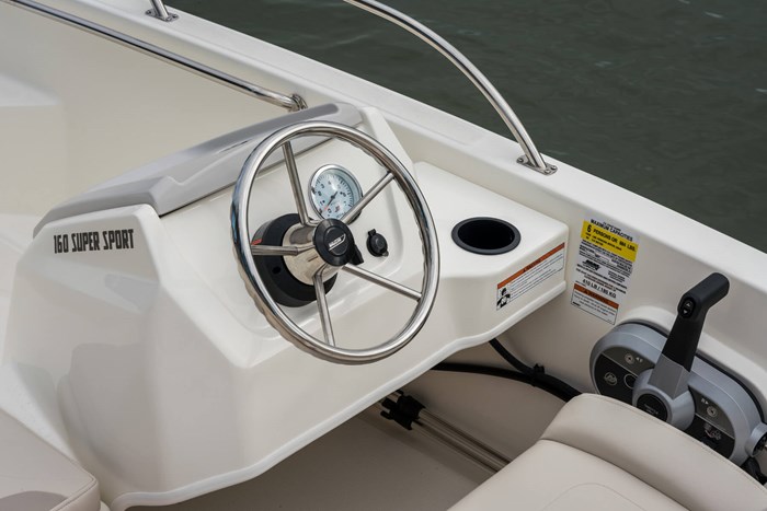 2025 Boston Whaler 160 Super Sport Photo 2 sur 8