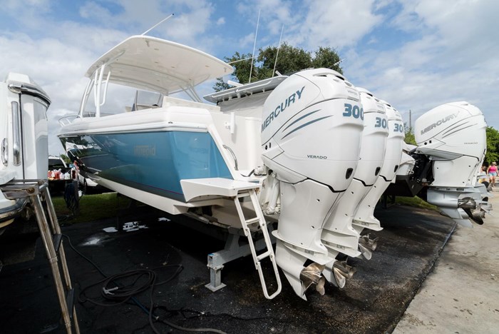 2010 Intrepid 370 Cuddy Photo 6 sur 28