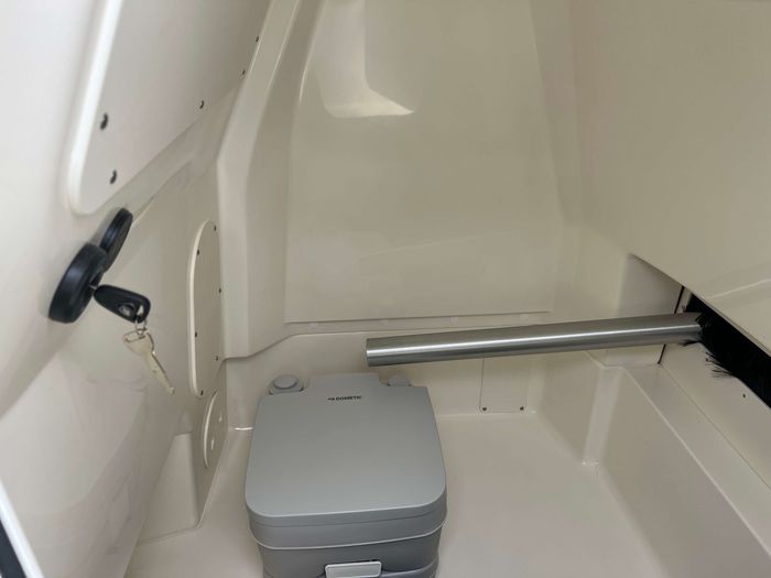 2025 Boston Whaler 220 Dauntless Photo 10 of 19