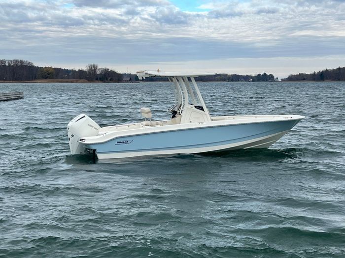 2025 Boston Whaler 220 Dauntless Photo 1 of 19