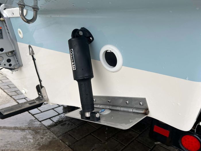2025 Boston Whaler 220 Dauntless Photo 17 of 19