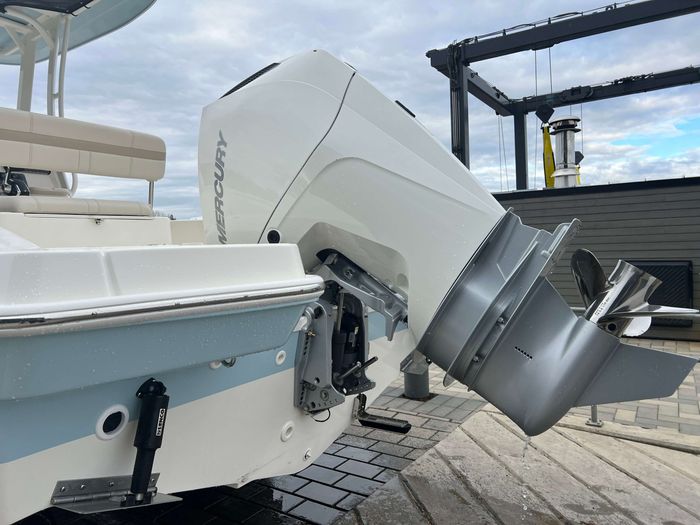 2025 Boston Whaler 220 Dauntless Photo 18 of 19