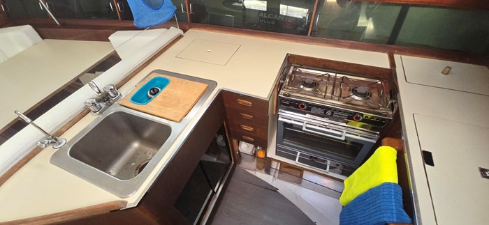1983 Hunter 34 Photo 13 sur 48