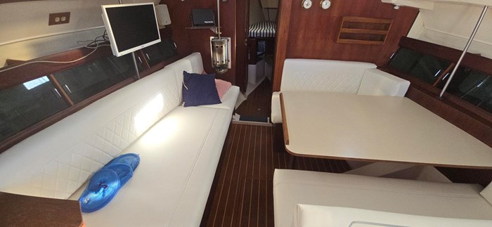 1983 Hunter 34 Photo 21 sur 48