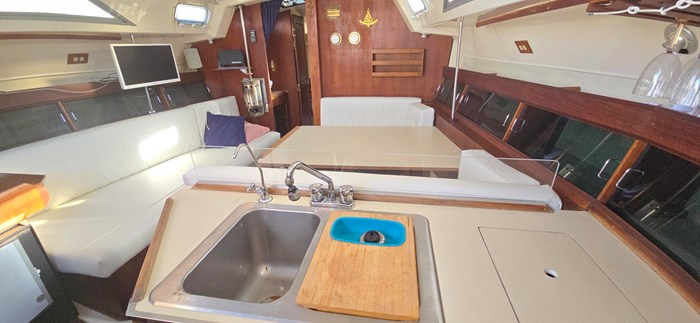 1983 Hunter 34 Photo 33 sur 48