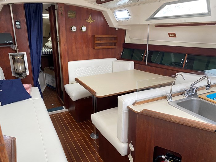1983 Hunter 34 Photo 38 sur 48