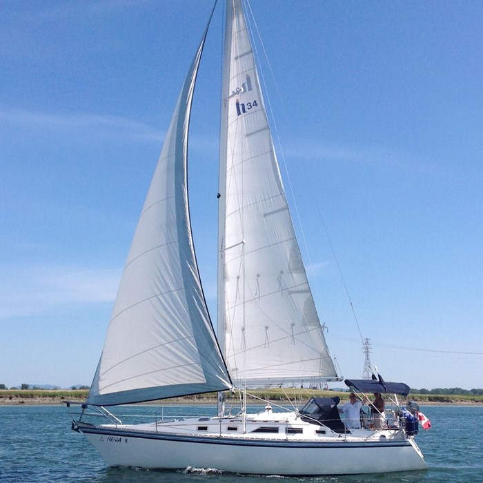 1983 Hunter 34 Photo 2 sur 48