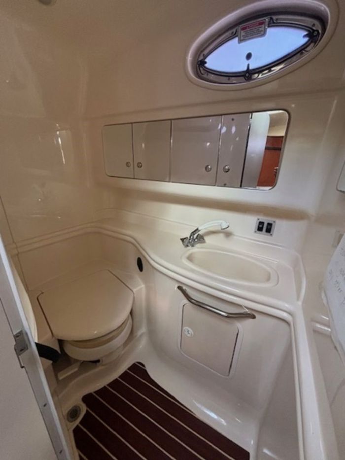 2003 Sea Ray 340 Sundancer Photo 19 sur 22