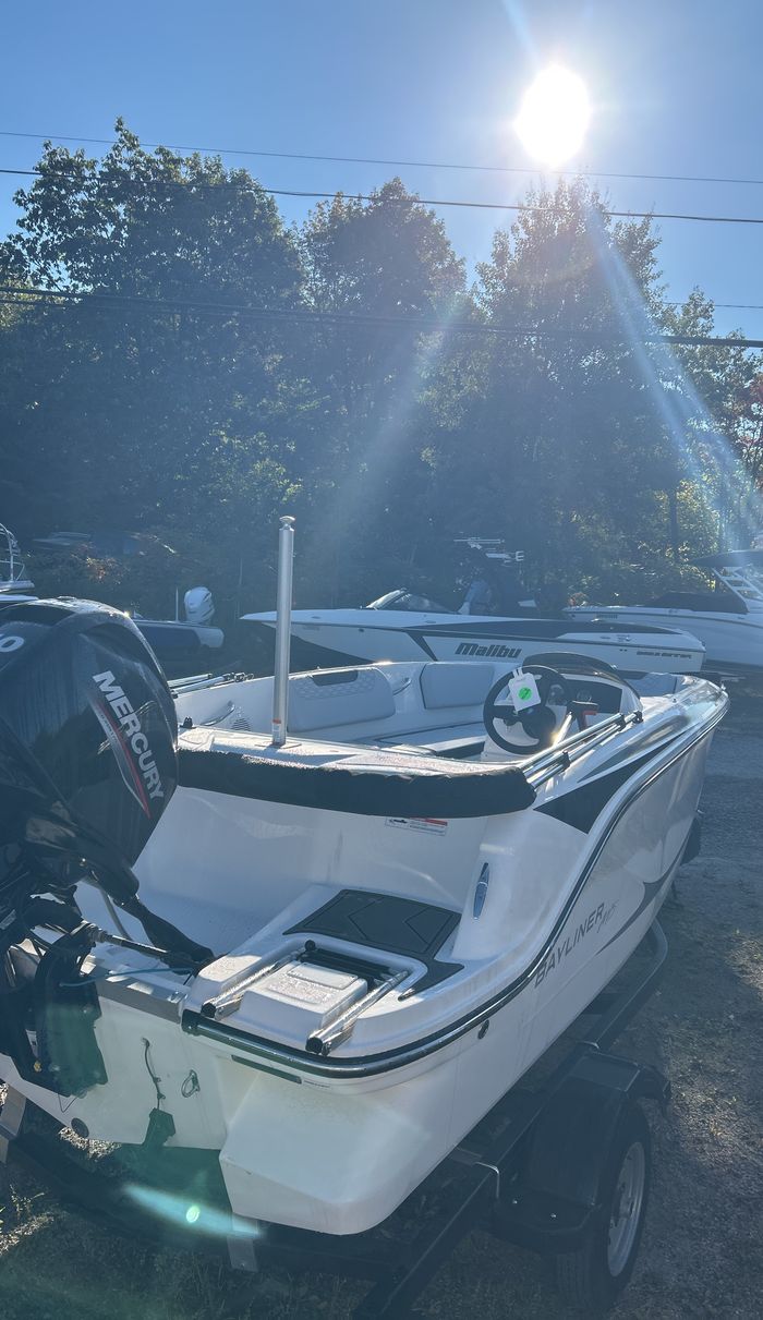 2025 Bayliner M15 Photo 2 sur 8