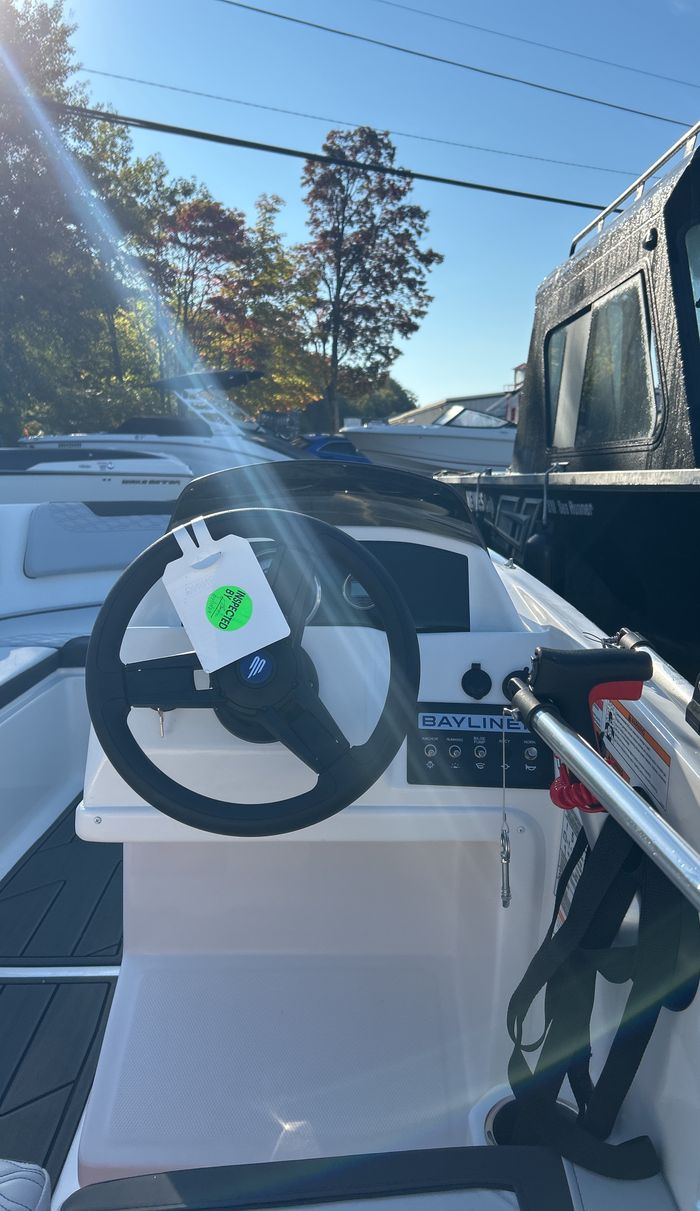 2025 Bayliner M15 Photo 4 sur 8