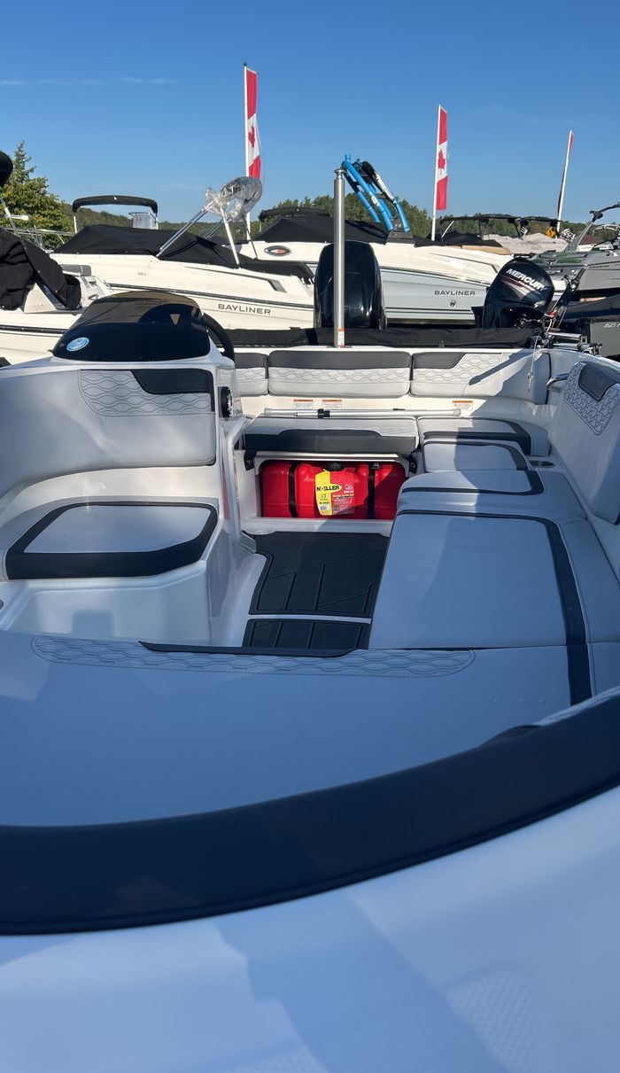 2025 Bayliner M15 Photo 8 sur 8