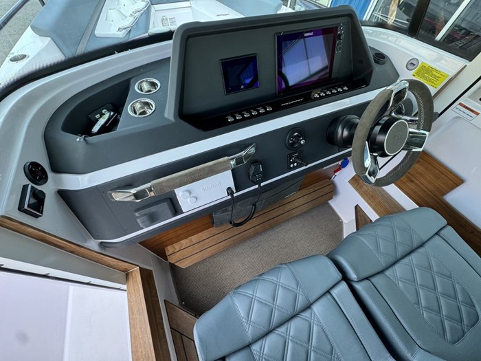 2024 Axopar 28 Cabin NO LUX TAX Photo 13 sur 30
