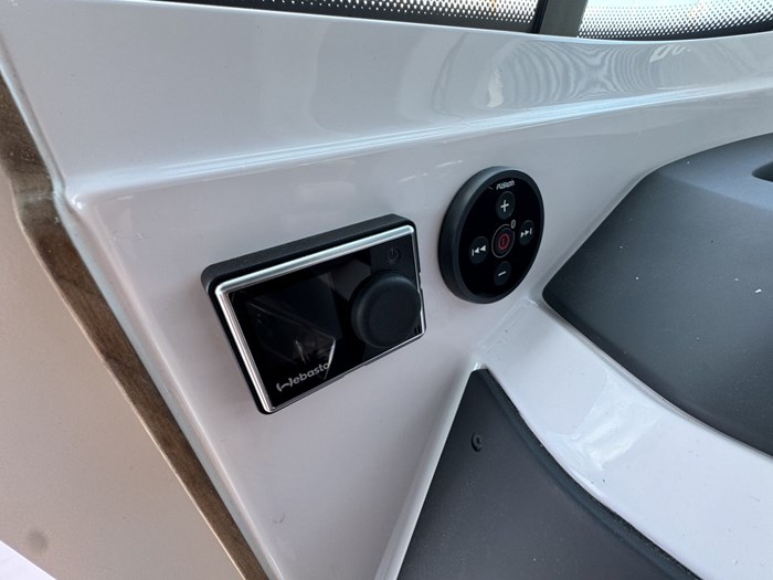 2024 Axopar 28 Cabin NO LUX TAX Photo 14 sur 30