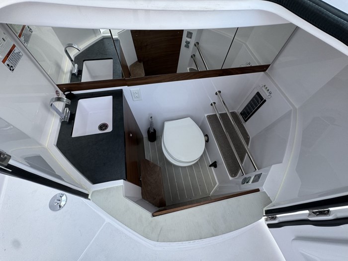 2024 Axopar 28 Cabin NO LUX TAX Photo 27 sur 30