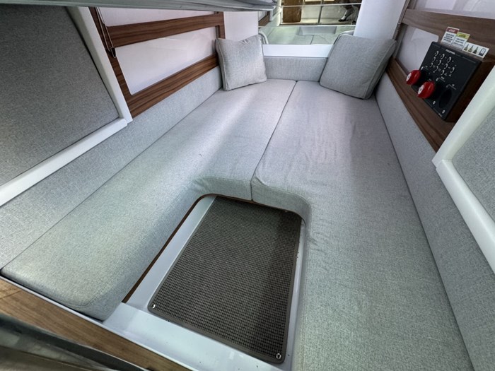 2024 Axopar 28 Cabin NO LUX TAX Photo 21 sur 30
