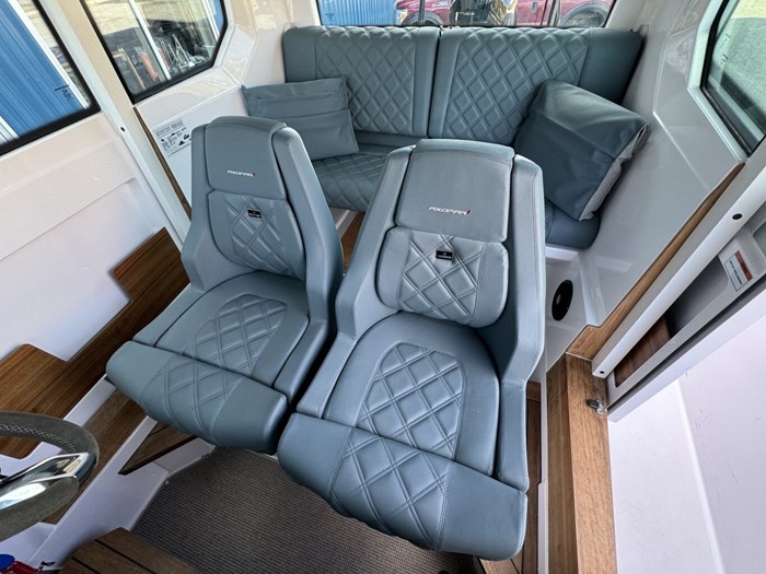 2024 Axopar 28 Cabin NO LUX TAX Photo 17 sur 30