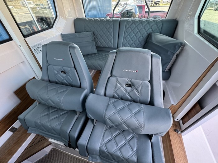 2024 Axopar 28 Cabin NO LUX TAX Photo 18 sur 30
