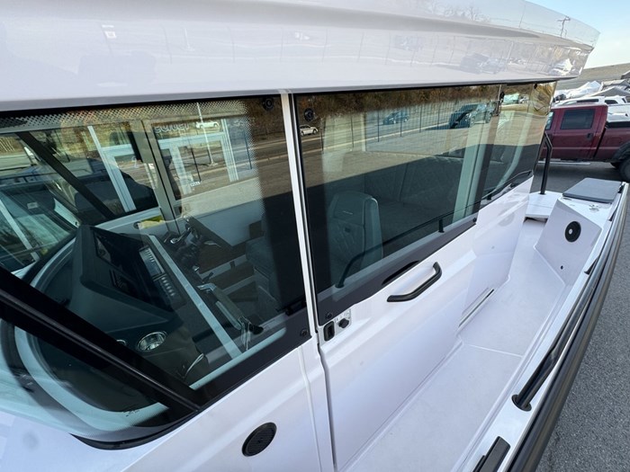 2024 Axopar 28 Cabin NO LUX TAX Photo 10 sur 30
