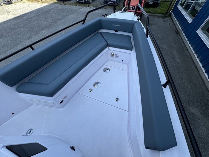 2024 Axopar 28 Cabin NO LUX TAX Photo 24 sur 30