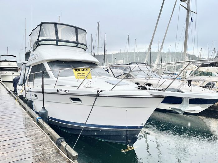 1999 Bayliner 3388 Motor Yacht Photo 2 of 45