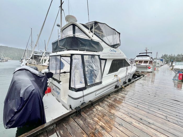 1999 Bayliner 3388 Motor Yacht Photo 3 of 45