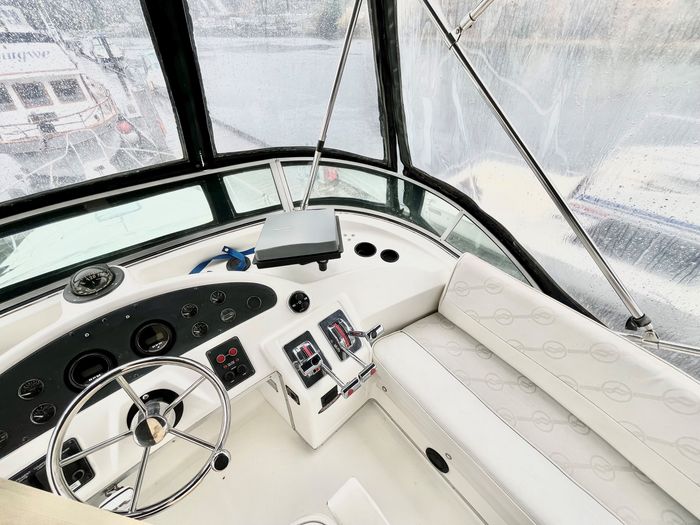 1999 Bayliner 3388 Motor Yacht Photo 11 of 45