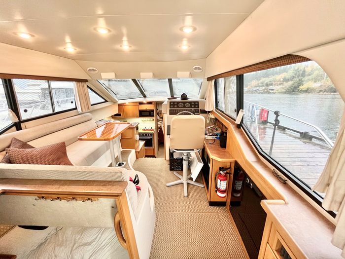 1999 Bayliner 3388 Motor Yacht Photo 14 of 45